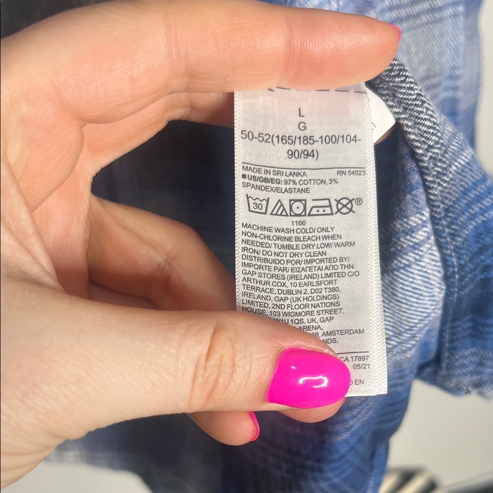 GAP Men's Blue & White Ombre Plaid Button-Down Shirt - Picture 3 of 3